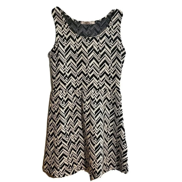 Sweet Rain Dress Womens Small Black White Chevron Short Fit & Flare Aline - Picture 1 of 5